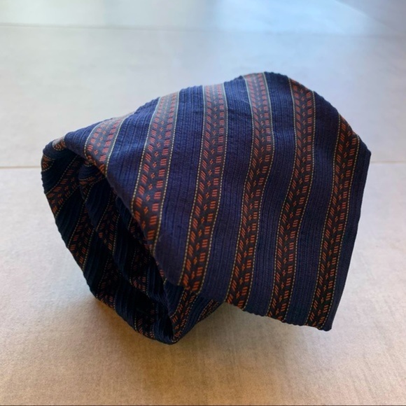 Italo Ferretti Hand Made Textured Silk Tie - Picture 2 of 7